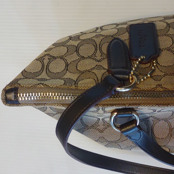 ๐VINTAGE ๐ COACH Zip Top Tote in Signature Jacquard Khaki/Brown - Picture 15 of 15